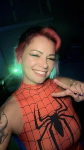 MarlaFknSinger 🕸️ Spider Slut 🕷️ red heels 👠 Fishnets ❤️ Cosplay รูป  3