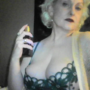 Blondie_the_librarian kullanıcısının Perfume & Lingerie albümü -  fotoğraf