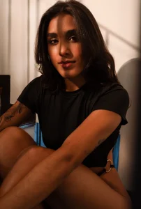 Ambeer_Rousess With my claw slippers Pic 5