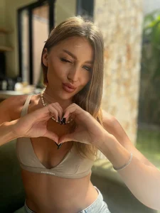 ViviNoirのNaughtyの 5枚の写真