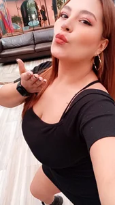 A BEAUTIFUL WOMAN 🖤🤍 de Elise-Leyton Foto