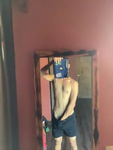 Nooneisthis Public Hình 6