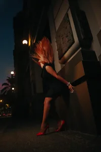 AlessiaLondon Between Lights and Shadows Pic 5