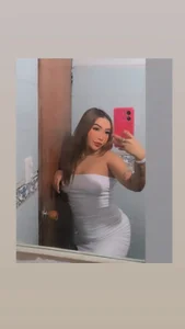 hot-threesomeのZOE hotの 2枚の写真