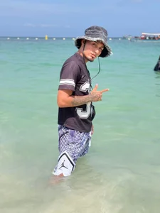 brandon_mike I love the beach Pic