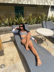 LaurenRodriiguezのpool dayの 3枚の写真