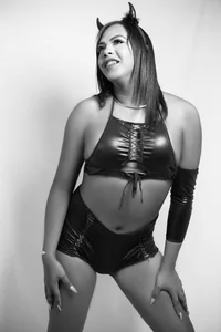 ChannelssDiirty: 😈 ( 3 фото)