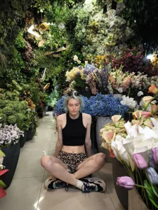Lea_Elfie The flowers are as soft as my pussy 사진 8
