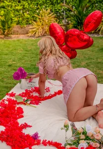 LolaAngellx 🔥Between roses and groans, only you and me💋 Pic 4