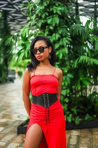 andymiller_のLady in redの 2枚の写真