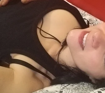 VelvetX-Mona Public slika 4