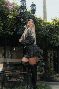 AllyJensen Blonde Ally ♥ Pic