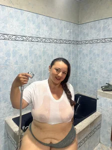 MsGaby_ THURSDAY, APRIL 23 – SPECIAL SHOW: GET ME WET Gambar 2