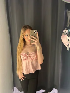 EmmaCin Public Pic 2