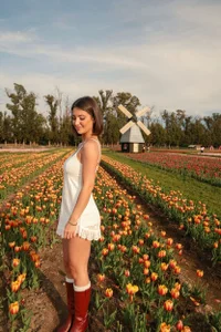 EmmaHazee Traveling the WORLD! Pic 4