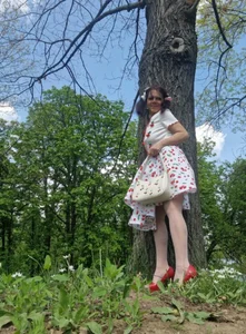 Lissabeta Cherry în forest Immagine  3