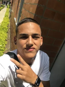 Latino_Junge Happy টি ছবি