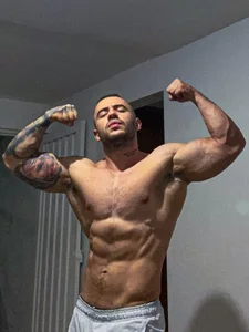 Get to know me de BruceDallas  4 photos