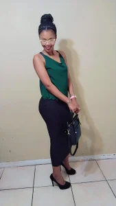 BadGirlMona: Public ( 2 фото)