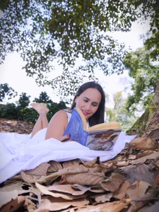 Sara_Charmy move in nature Pic 4