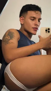 AaronRizzo 🍑🔥 Foto 4