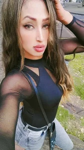 hilary_rodriguez i love me Pic 6