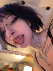 nyx_0_0_ My tongue in two Foto