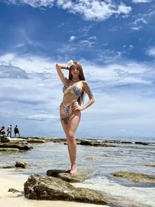 bellablack27: just me on the beach <3 ( 8 фото)