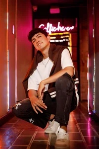 TylerWhite_ Smiles, cups and sins зображення