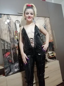 my latex od Perfect_Goddess69  2 snímek