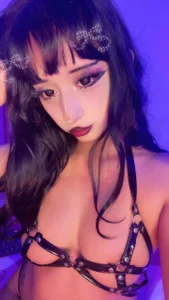 Help me reach 500 likes THANKS!🖤