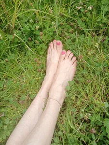 LeanaMatureeWarning: my feet might steal your attention 👣🔥 Bild 3