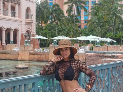 Cris__sweet Sun, sand, and a little bit of me. Pic 7