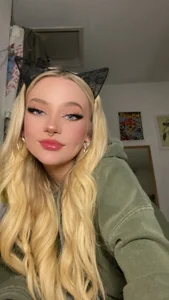 April_LoveUK Public Pic 8