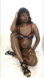 SimoneSavage feet Pic 5