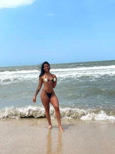 madelyn_rose_ Enjoying my holidays 🏖 Immagine 