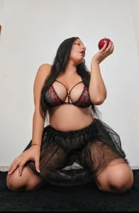 Jana_lolipopyummy One bite is all it takes to fall into temptation… 😈🎃 Are you brave enough to taste my forbidden si Gambar 5