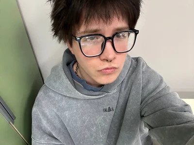 MIya_Chinen Public Kuva