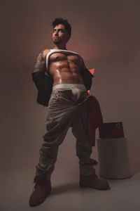 Brad_Summer a male catalog model Pic 3