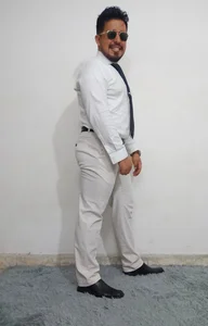 KalethBigDick white suit  3. fénykép