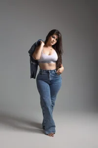 EllyMiller look me Pic 3