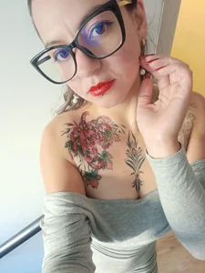 Ariana_blonde Want to be my favorite bad decision tonight? 😈 Billede 5