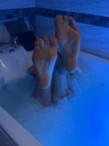 danix_coruscans Dani, what hot feet!😍💦 - {count, plural, one {תמונה אחת} two {שתי תמונות} many {# תמונות} other {# תמונות}}