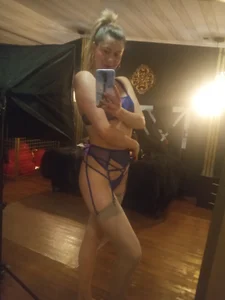 Chanelll_Taylorr_ beautiful lingerie and srtockings Pic 2