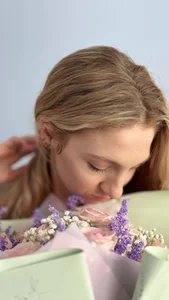 Emilly_Hart Tenderness and flowers 🌸 Foto 3