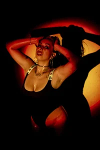 Rumi_666 Too Hot to Ignore Billede