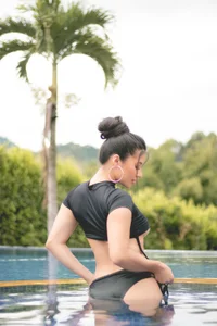 HannaCross SWIN WITH ME Pic 2