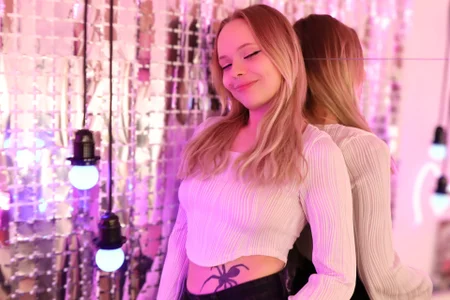 lucy_loy Innocent Charm Foto 8