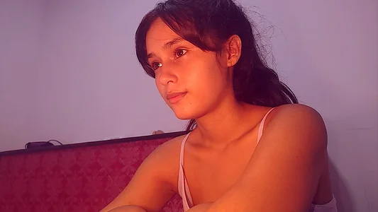 Baby_Elisee 💋 Hoy me siento especialmente traviesa... Ven a saludarme y tal vez te lleves una sorpresa. ❤️ Pic 6