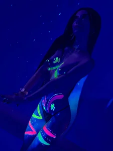 CristalCornner_ NEON 🌈✨ Pic